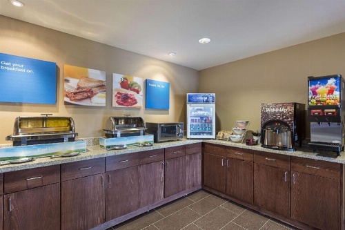 Comfort Inn & Suites Zachary image 33