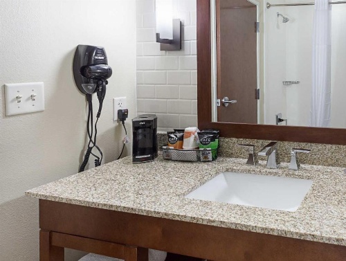 Comfort Inn & Suites Zachary image 34